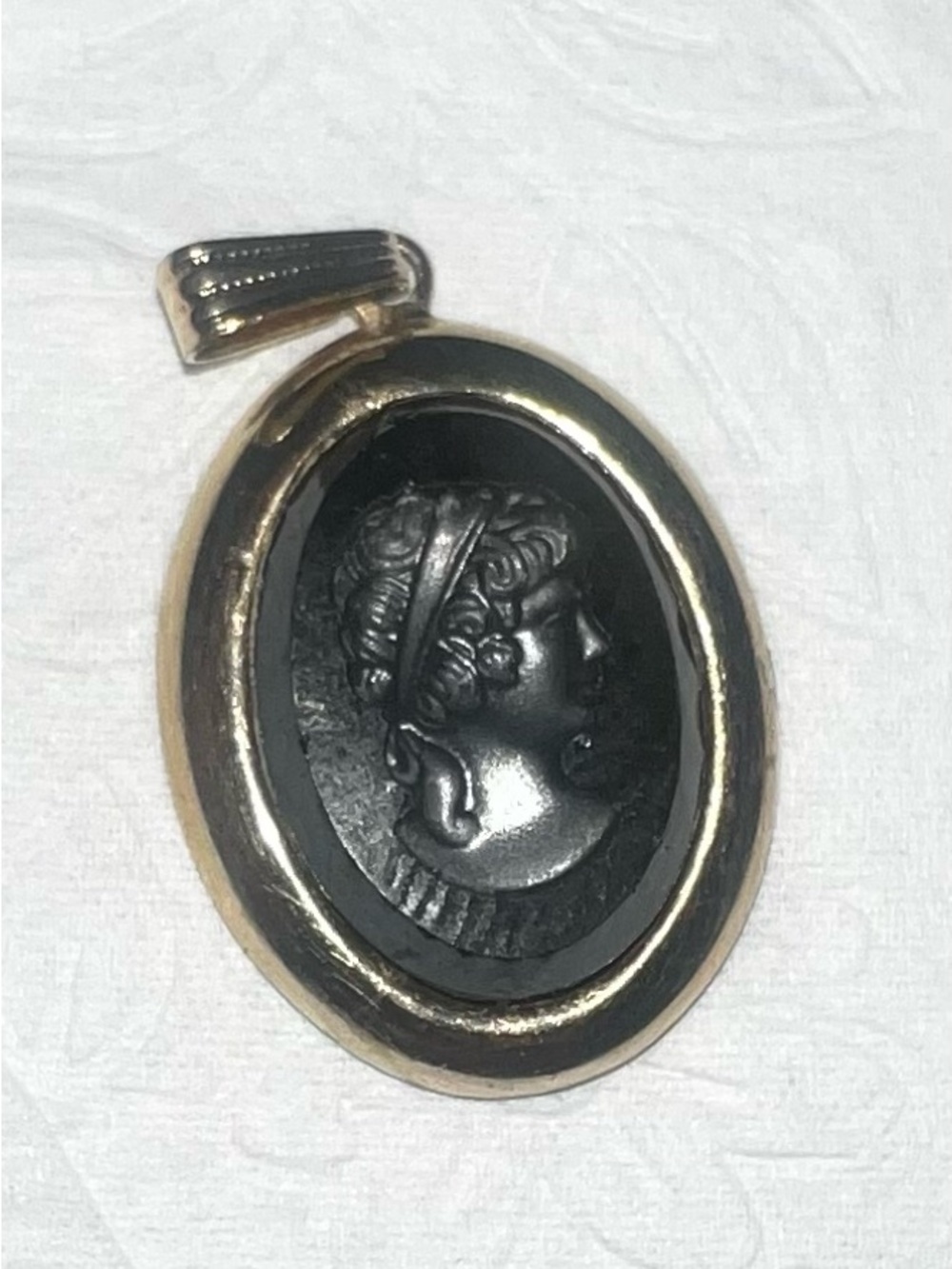 Vintage Cameo Pendant Gold Frame Black Oval Onyx